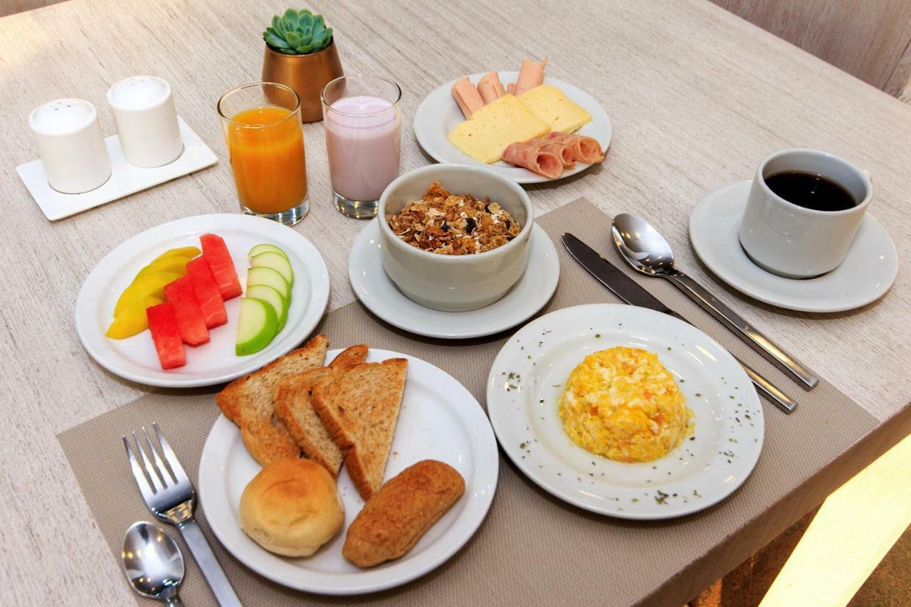 Hotel American Visa Tower โบโกตา ภายนอก รูปภาพ